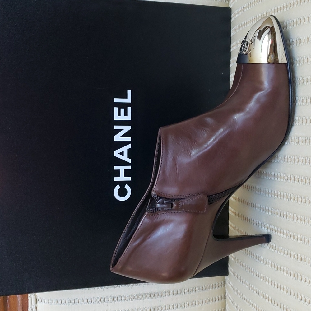 Chanel CC Logo Leather Boots - Picture 3 of 11